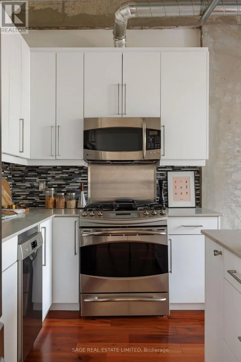 402 - 261 KING STREET E