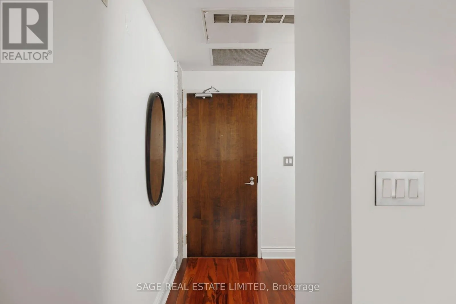 402 - 261 KING STREET E