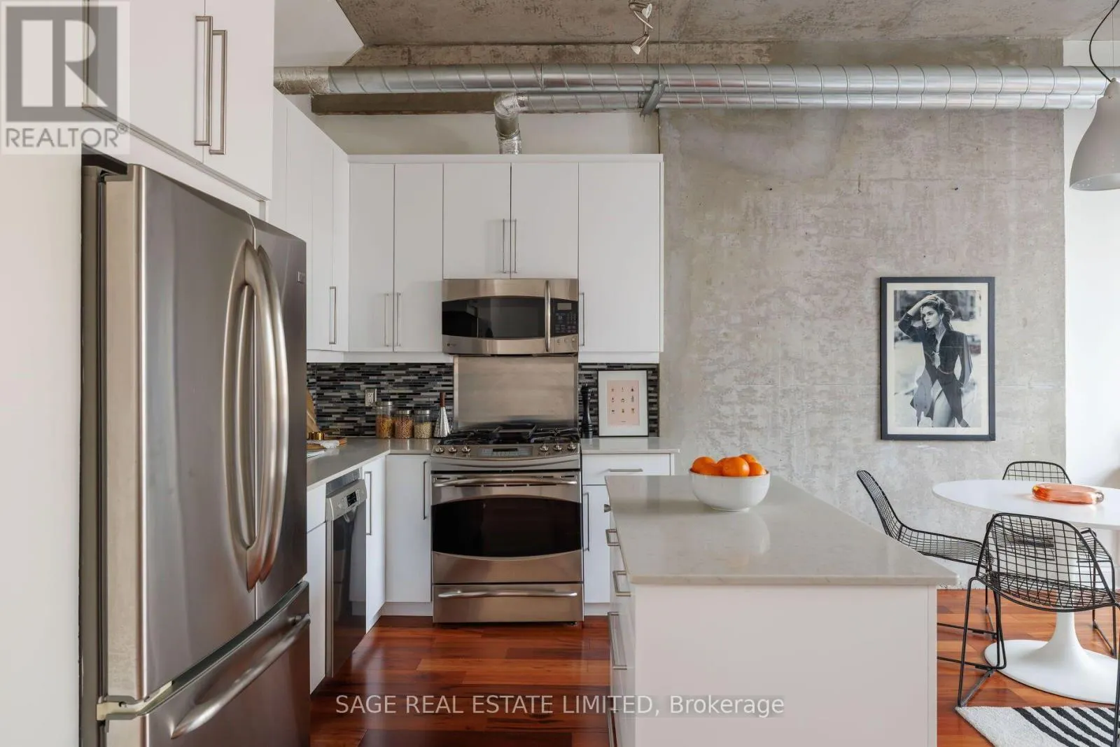 402 - 261 KING STREET E