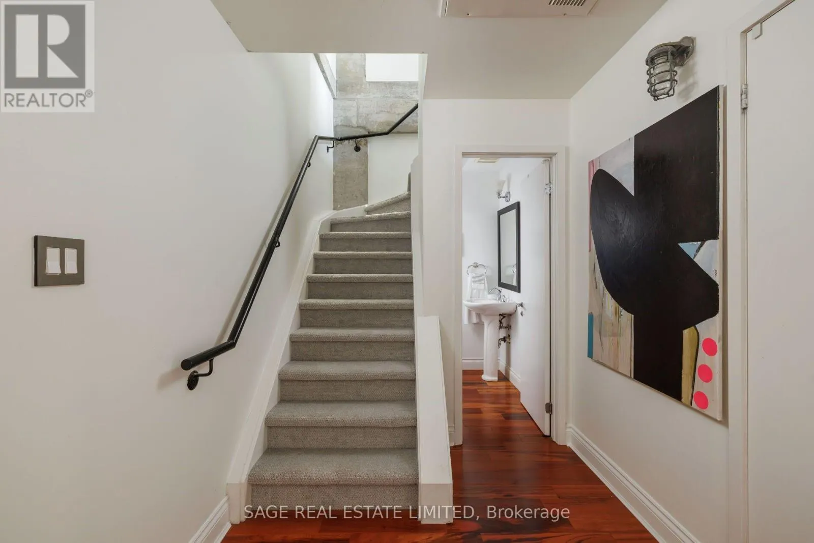 402 - 261 KING STREET E