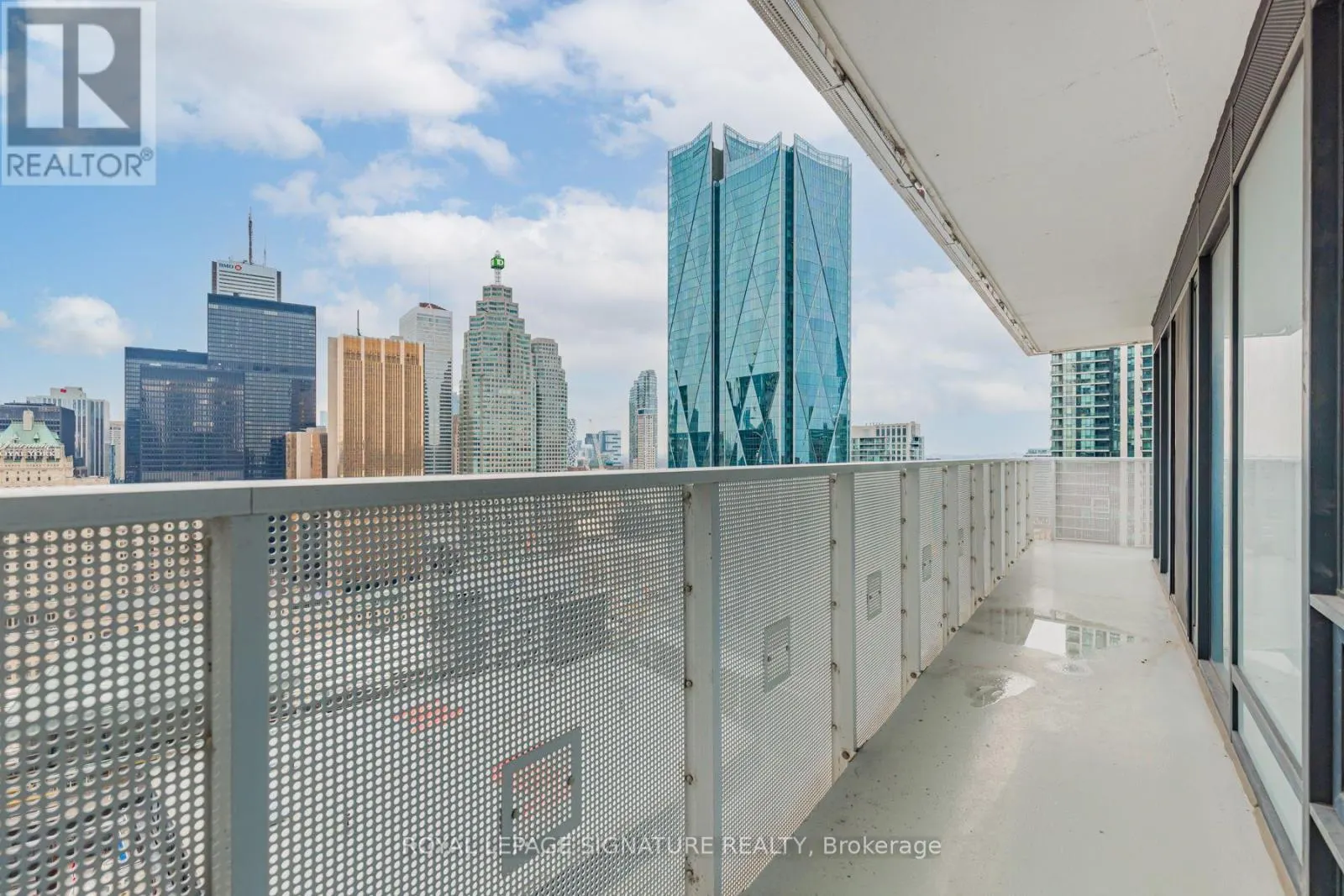 3404 - 88 HARBOUR STREET