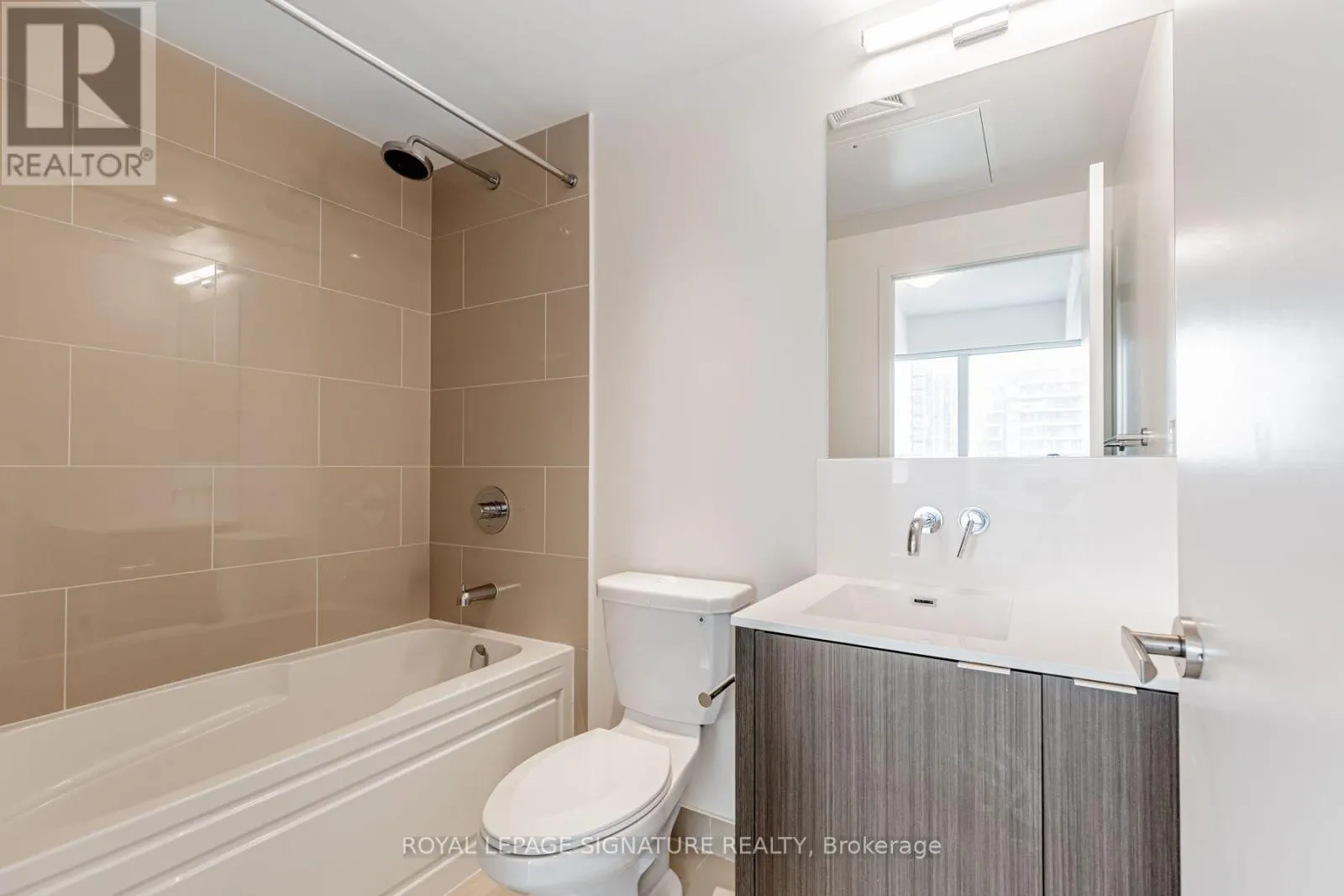 3404 - 88 HARBOUR STREET