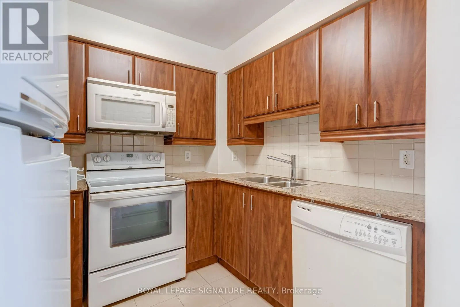 612 - 736 SPADINA AVENUE