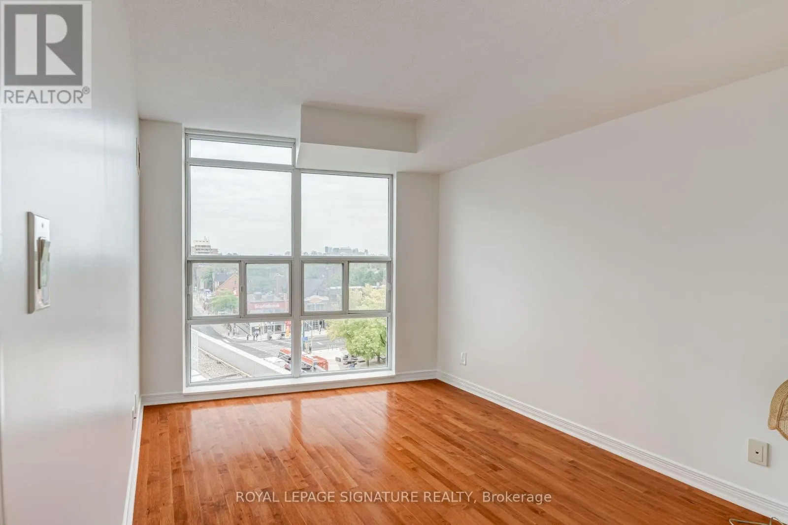 612 - 736 SPADINA AVENUE