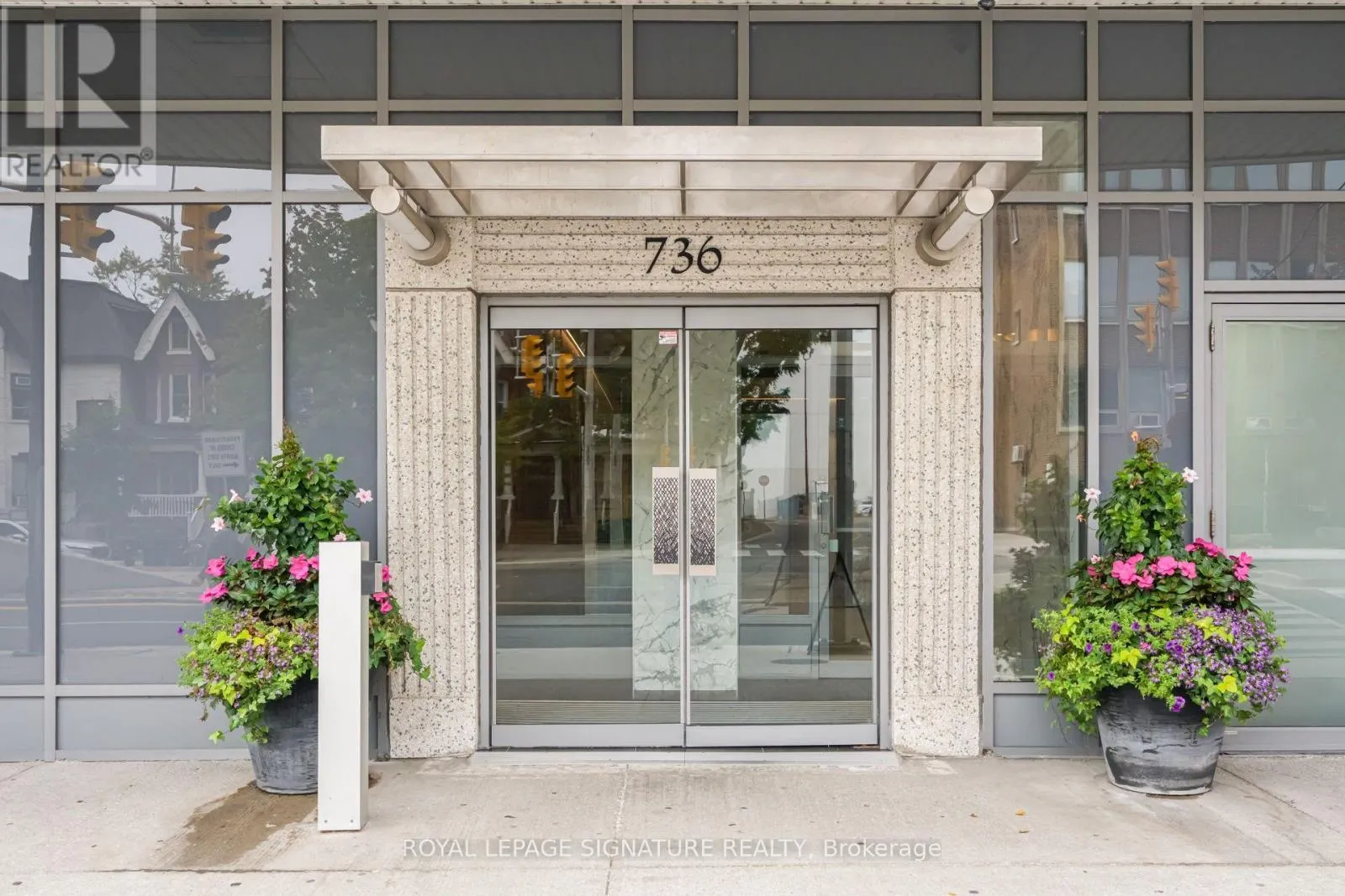 612 - 736 SPADINA AVENUE