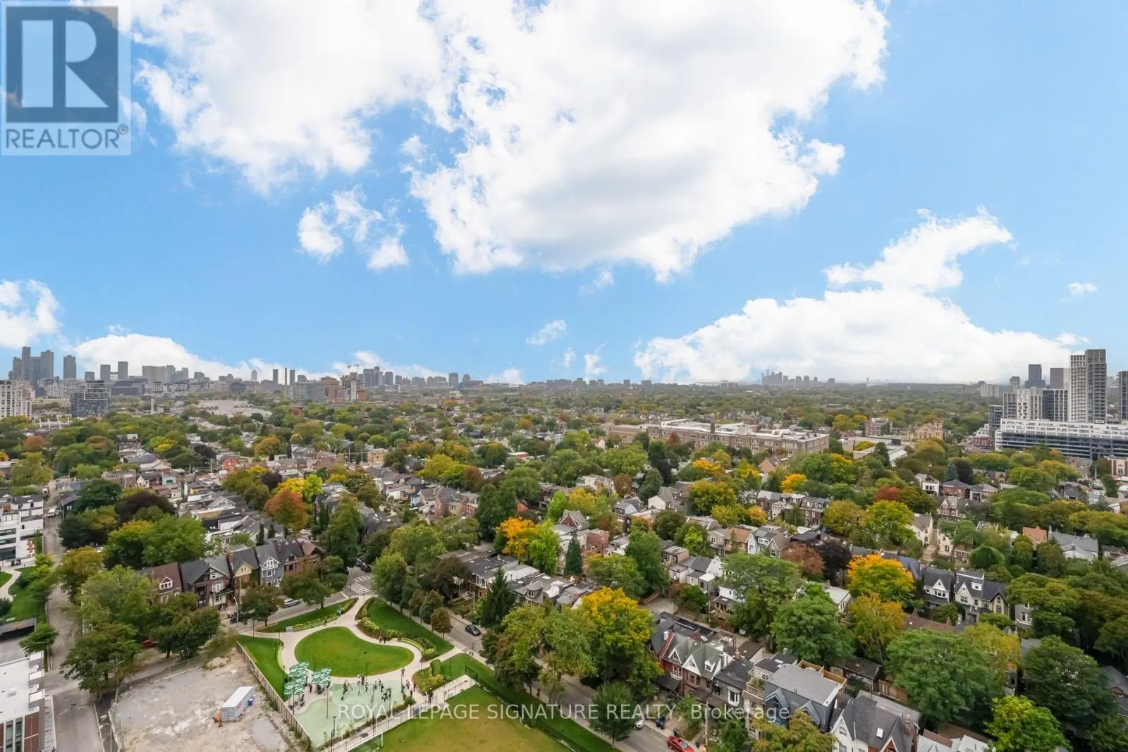 612 - 736 SPADINA AVENUE