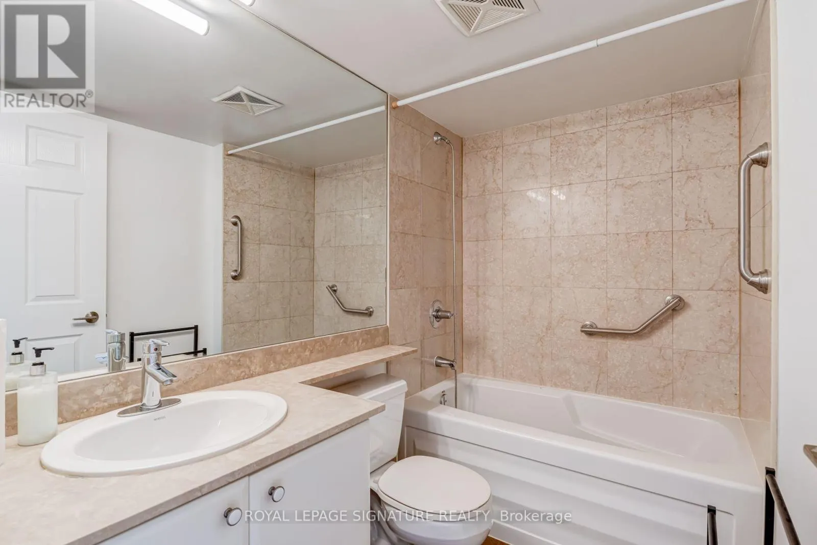 612 - 736 SPADINA AVENUE