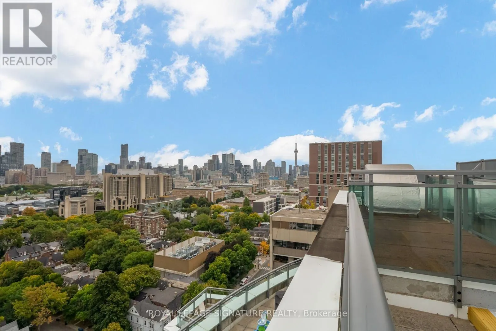 612 - 736 SPADINA AVENUE