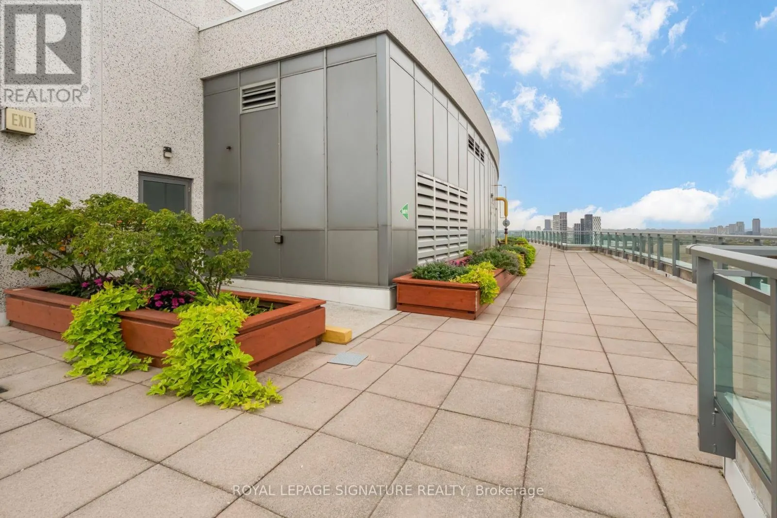 612 - 736 SPADINA AVENUE