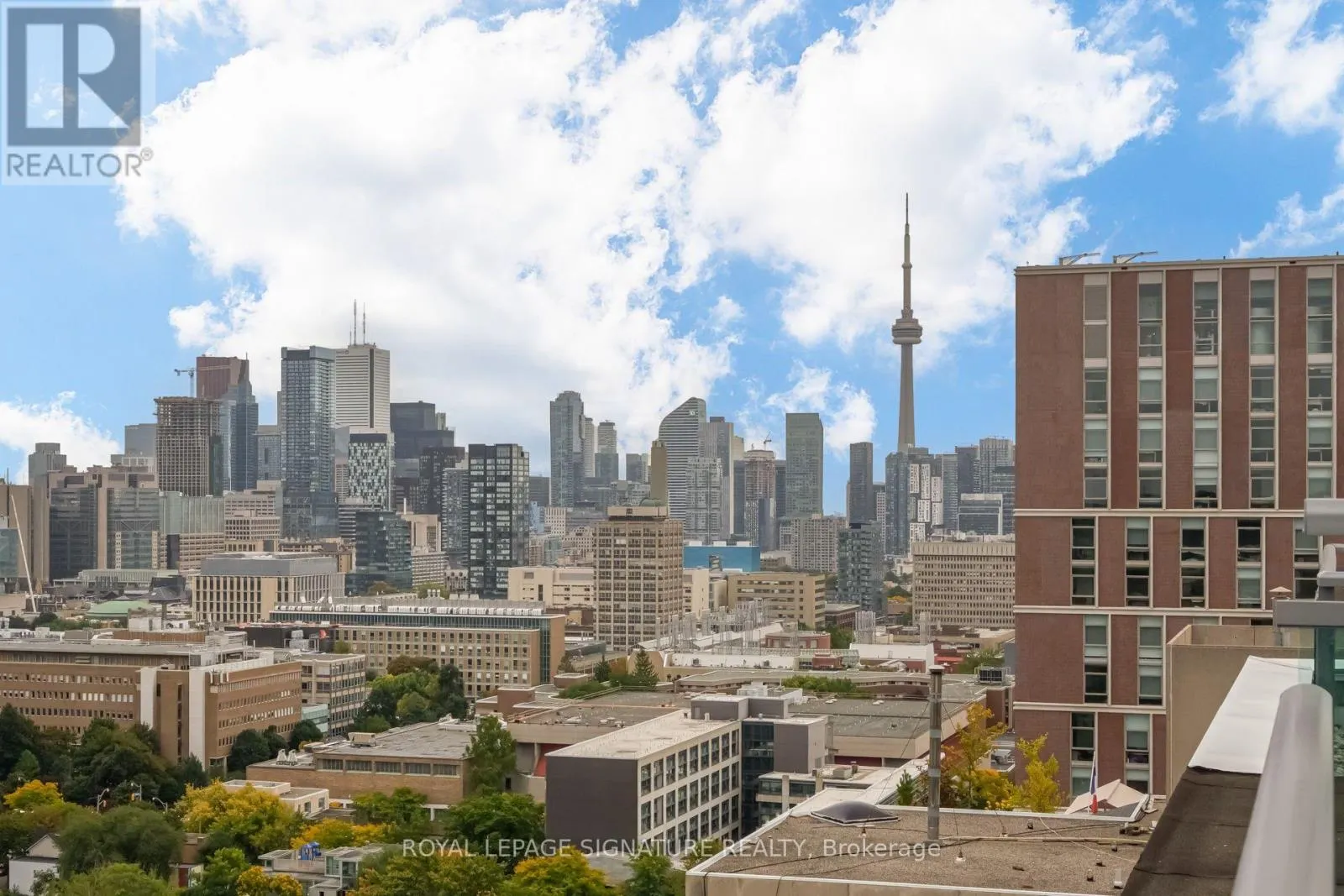 612 - 736 SPADINA AVENUE