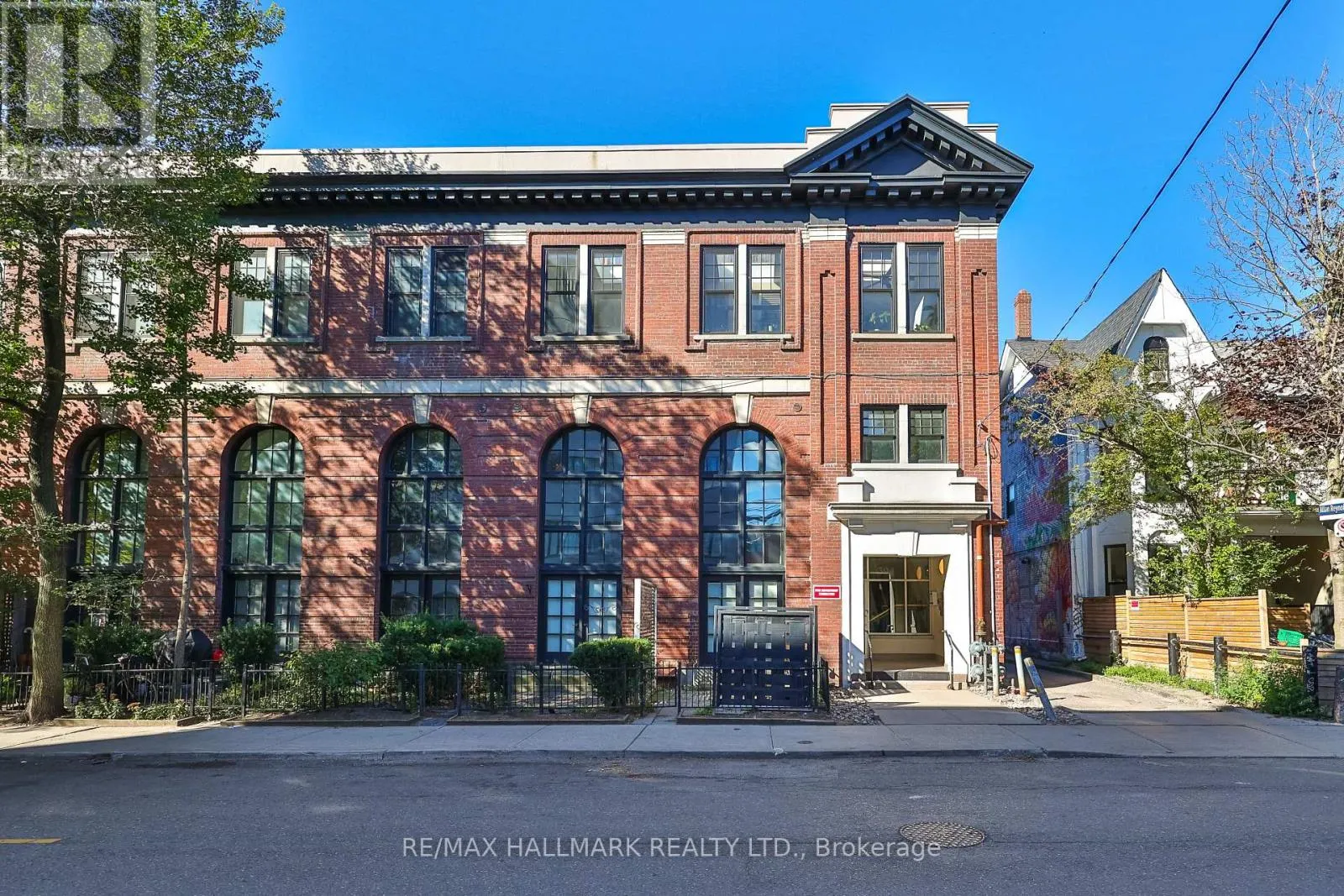 205 - 394 EUCLID AVENUE