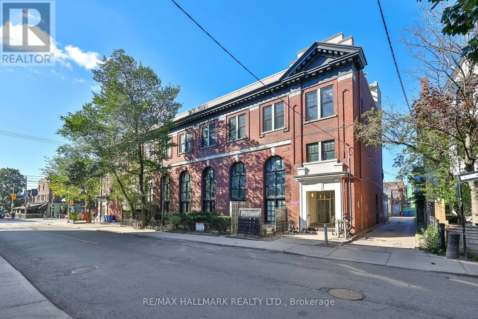 205 - 394 EUCLID AVENUE