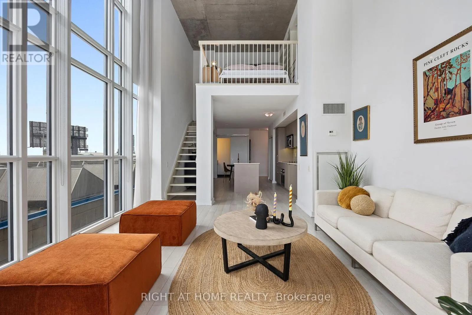 426 - 5 HANNA AVENUE