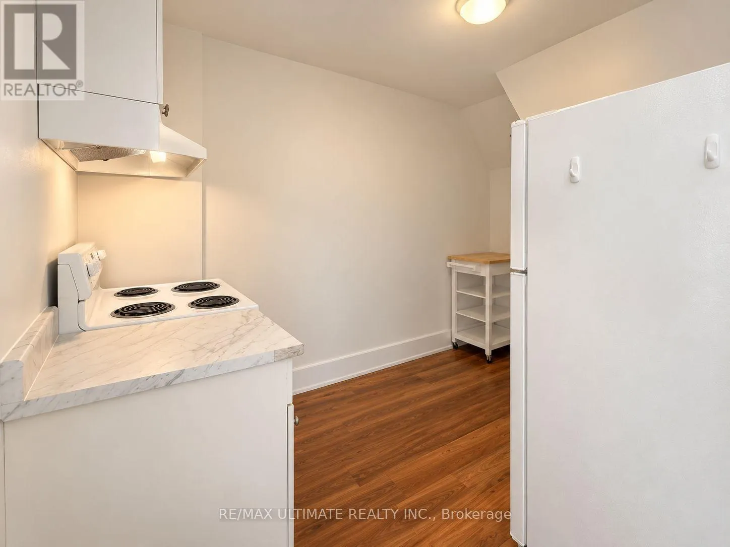 B - 406A BLOOR STREET W