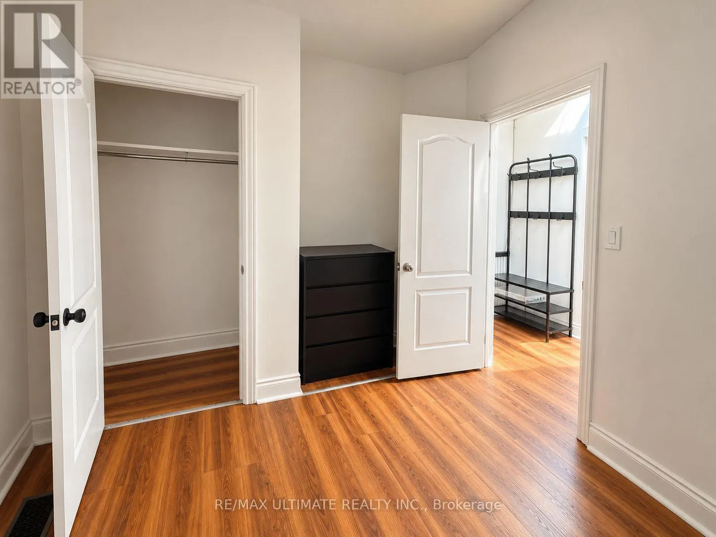 B - 406A BLOOR STREET W