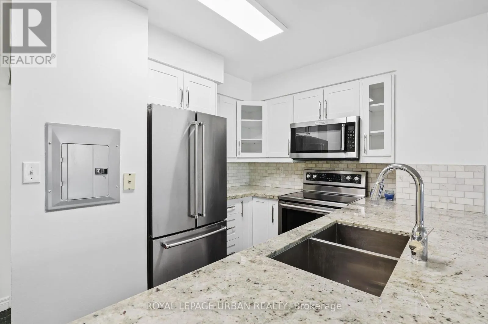 506 - 43 EGLINTON AVENUE E