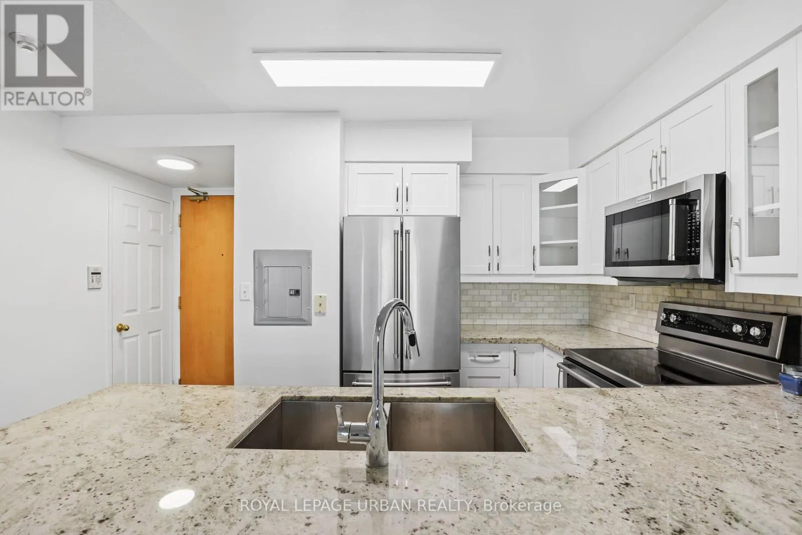 506 - 43 EGLINTON AVENUE E