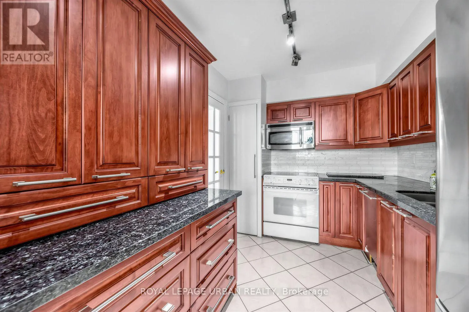 1201 - 1350 YORK MILLS ROAD
