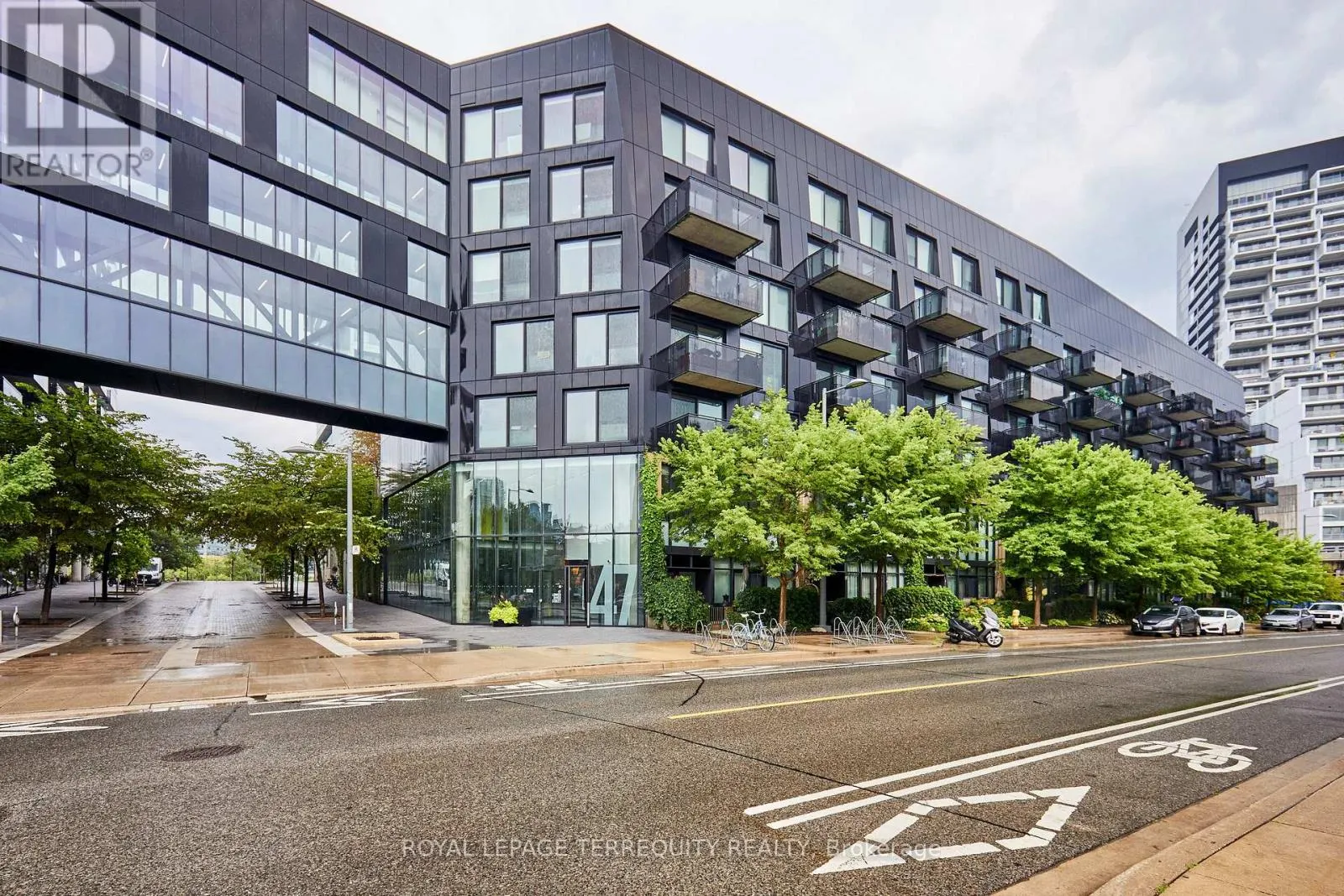 702 - 32 TROLLEY CRESCENT