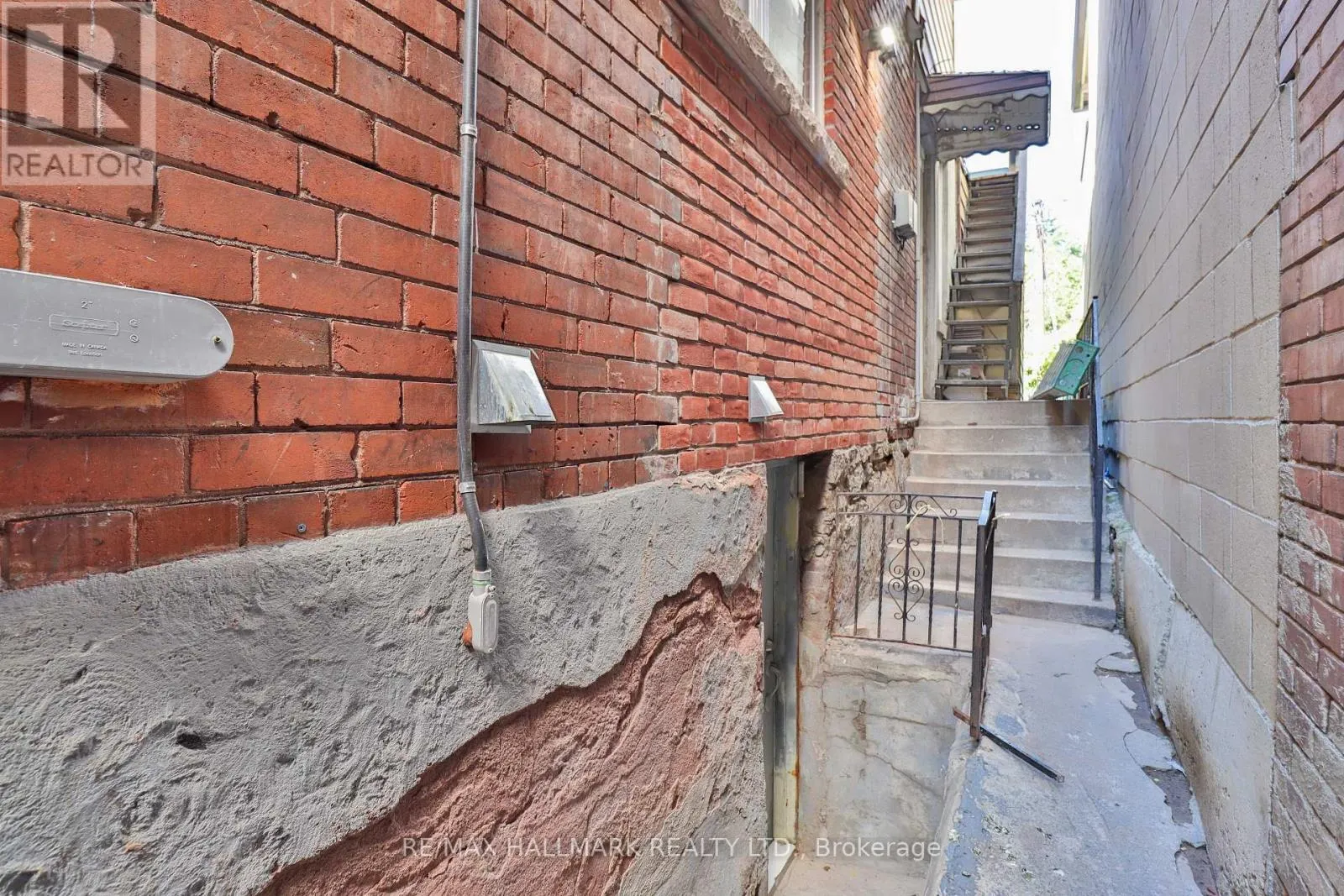 BSMT - 880 COLLEGE STREET
