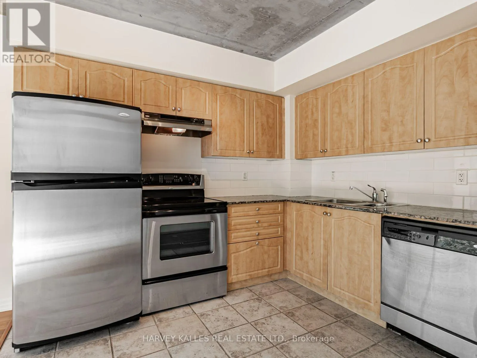 202 - 22 WELLESLEY STREET E