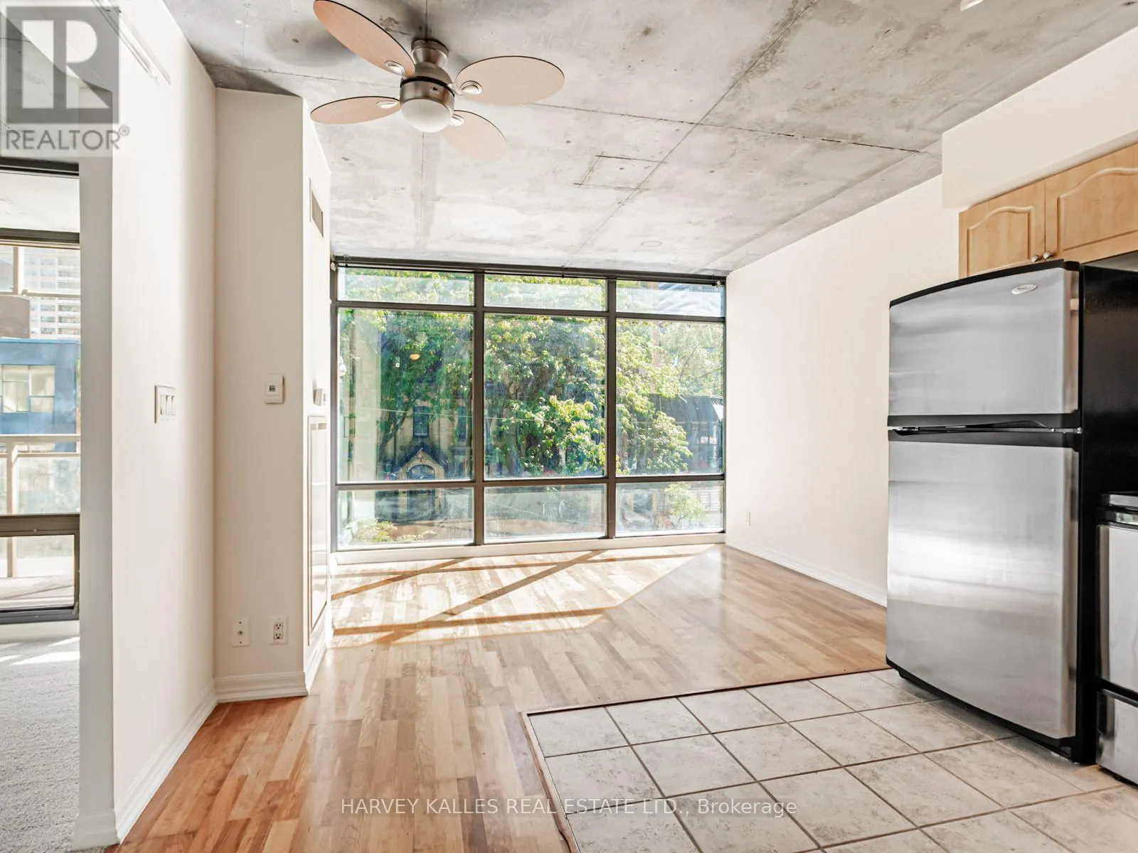 202 - 22 WELLESLEY STREET E