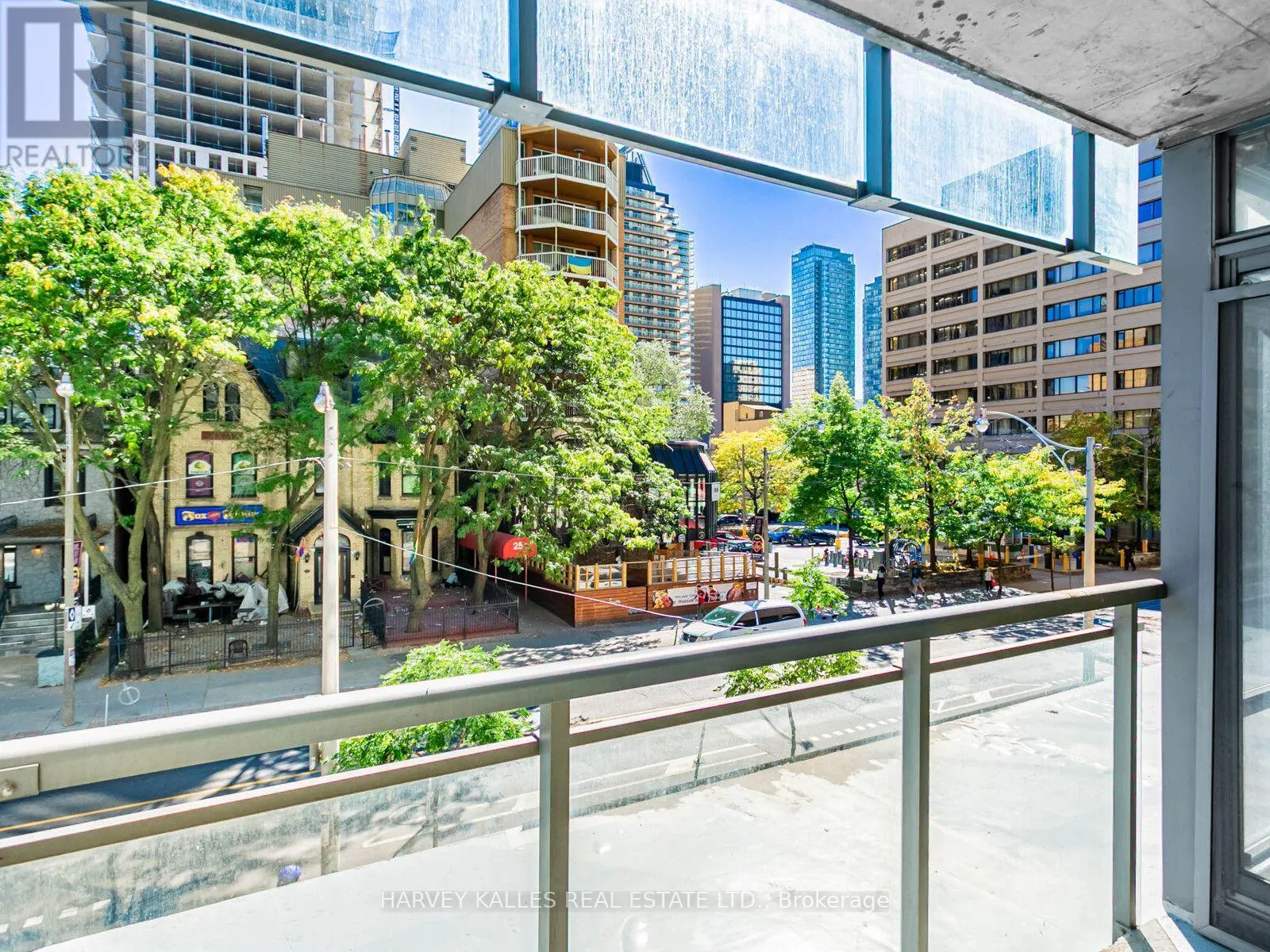 202 - 22 WELLESLEY STREET E