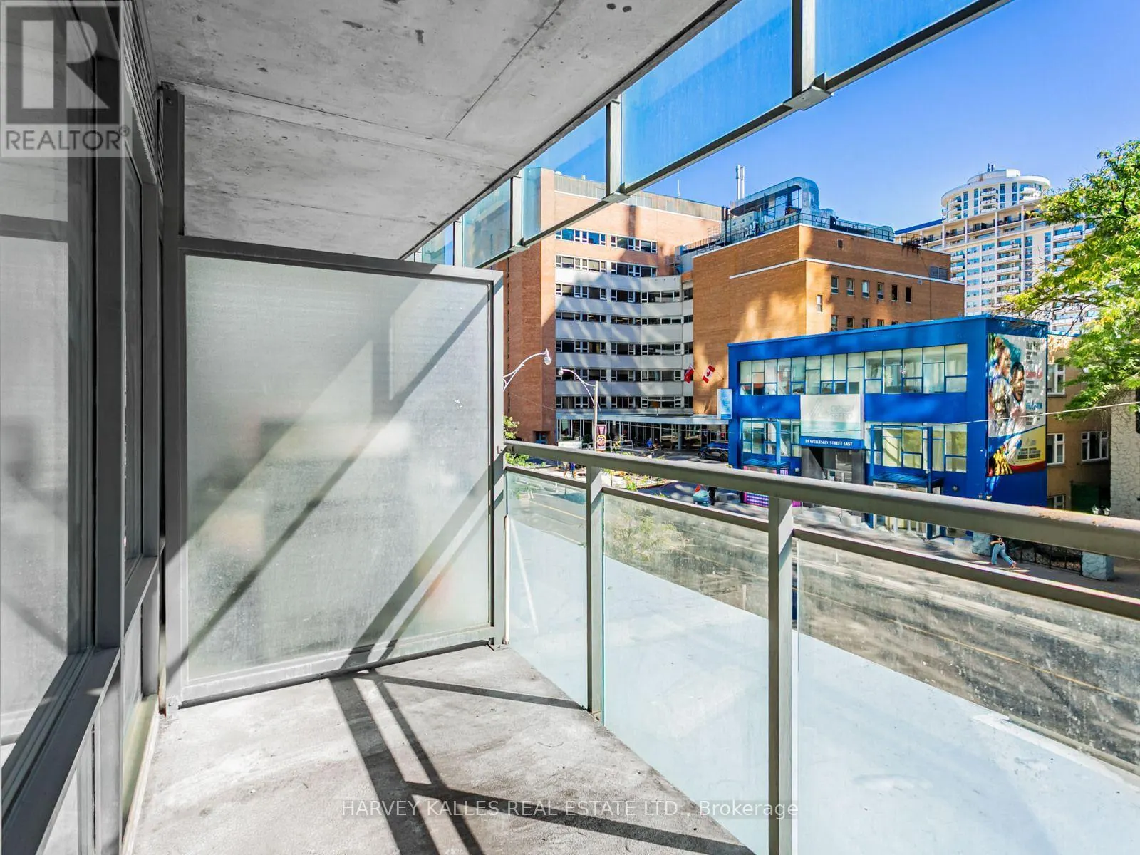 202 - 22 WELLESLEY STREET E