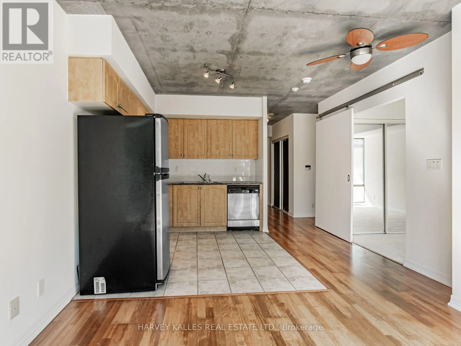 202 - 22 WELLESLEY STREET E