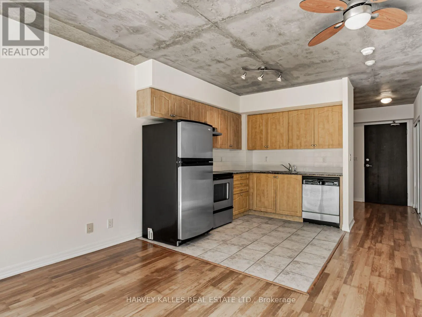 202 - 22 WELLESLEY STREET E