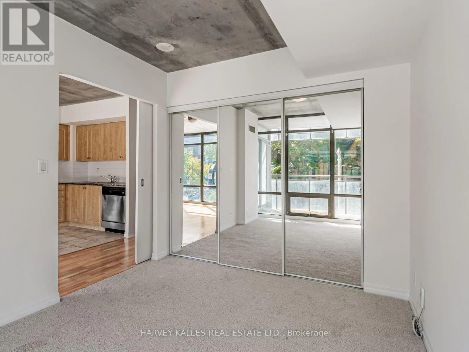 202 - 22 WELLESLEY STREET E