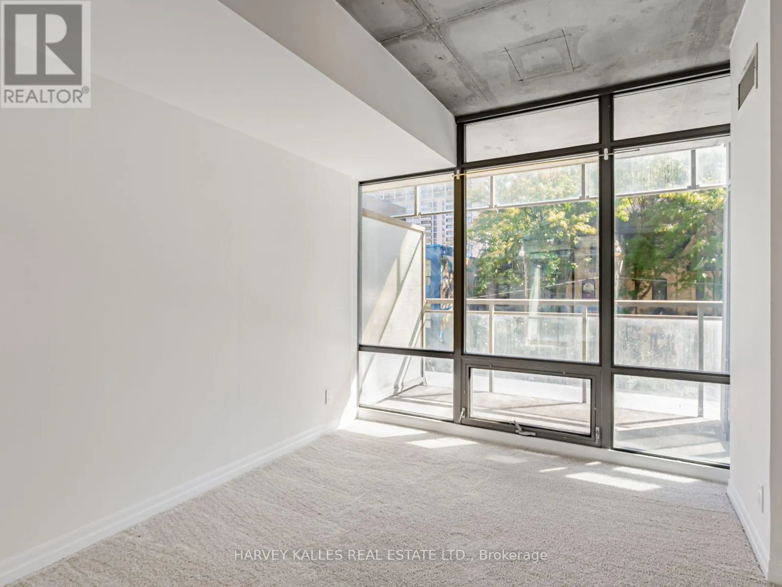 202 - 22 WELLESLEY STREET E