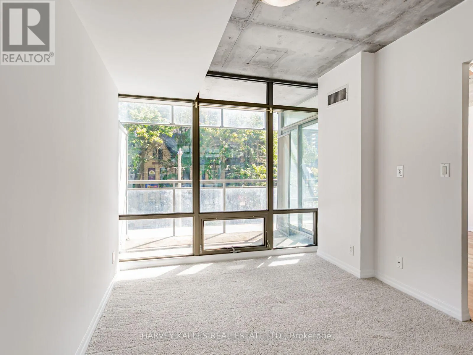 202 - 22 WELLESLEY STREET E