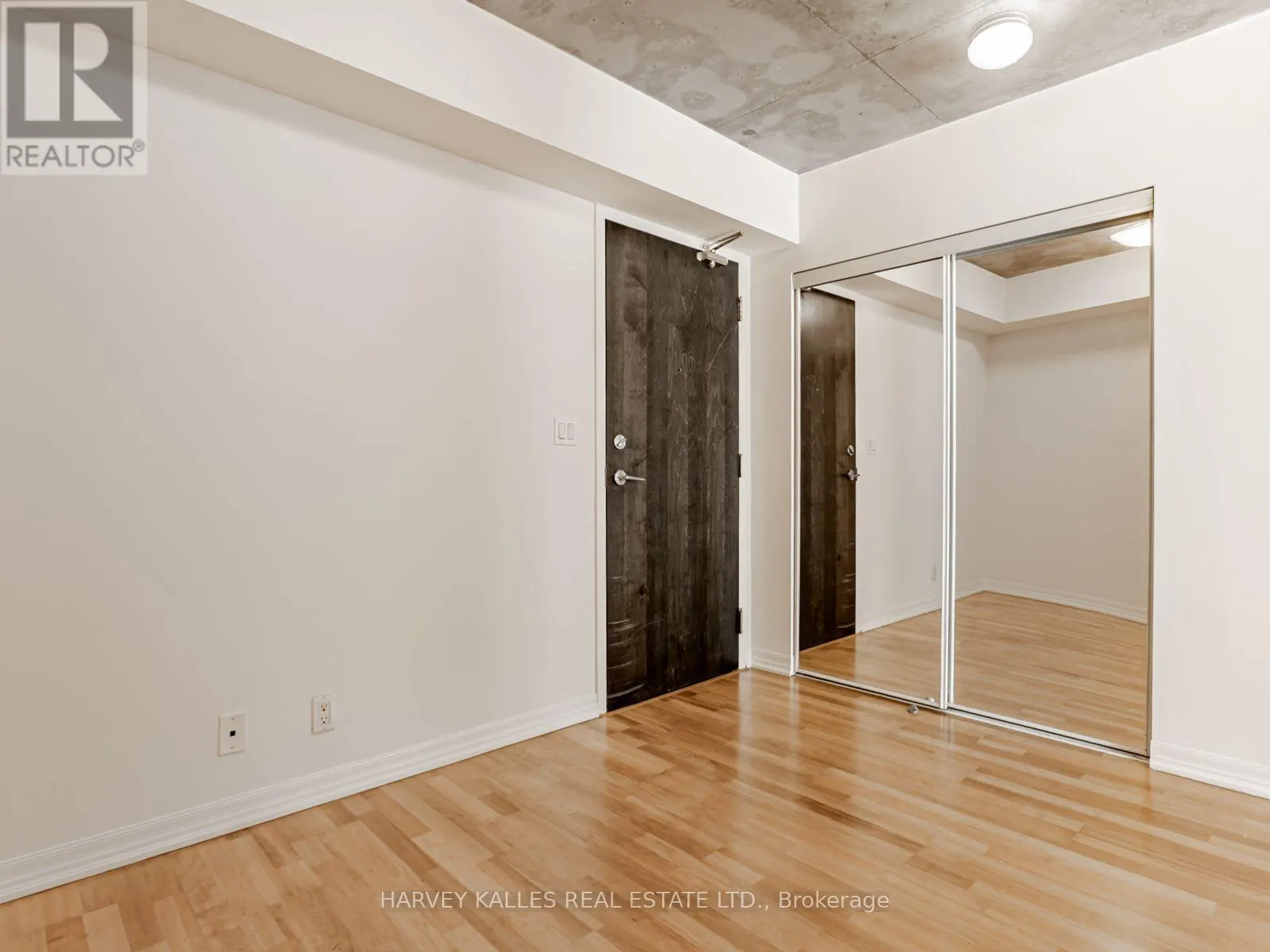 202 - 22 WELLESLEY STREET E