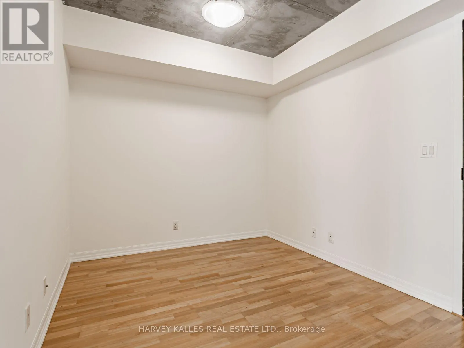 202 - 22 WELLESLEY STREET E