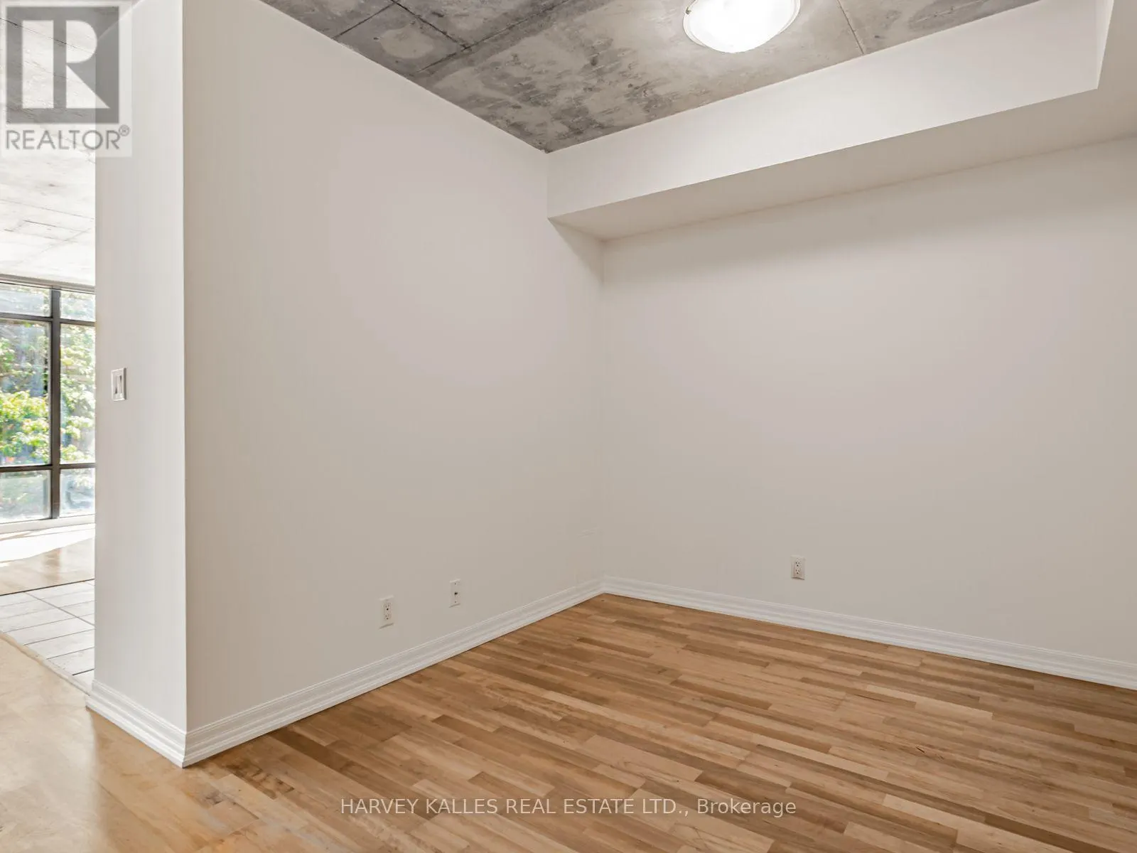 202 - 22 WELLESLEY STREET E