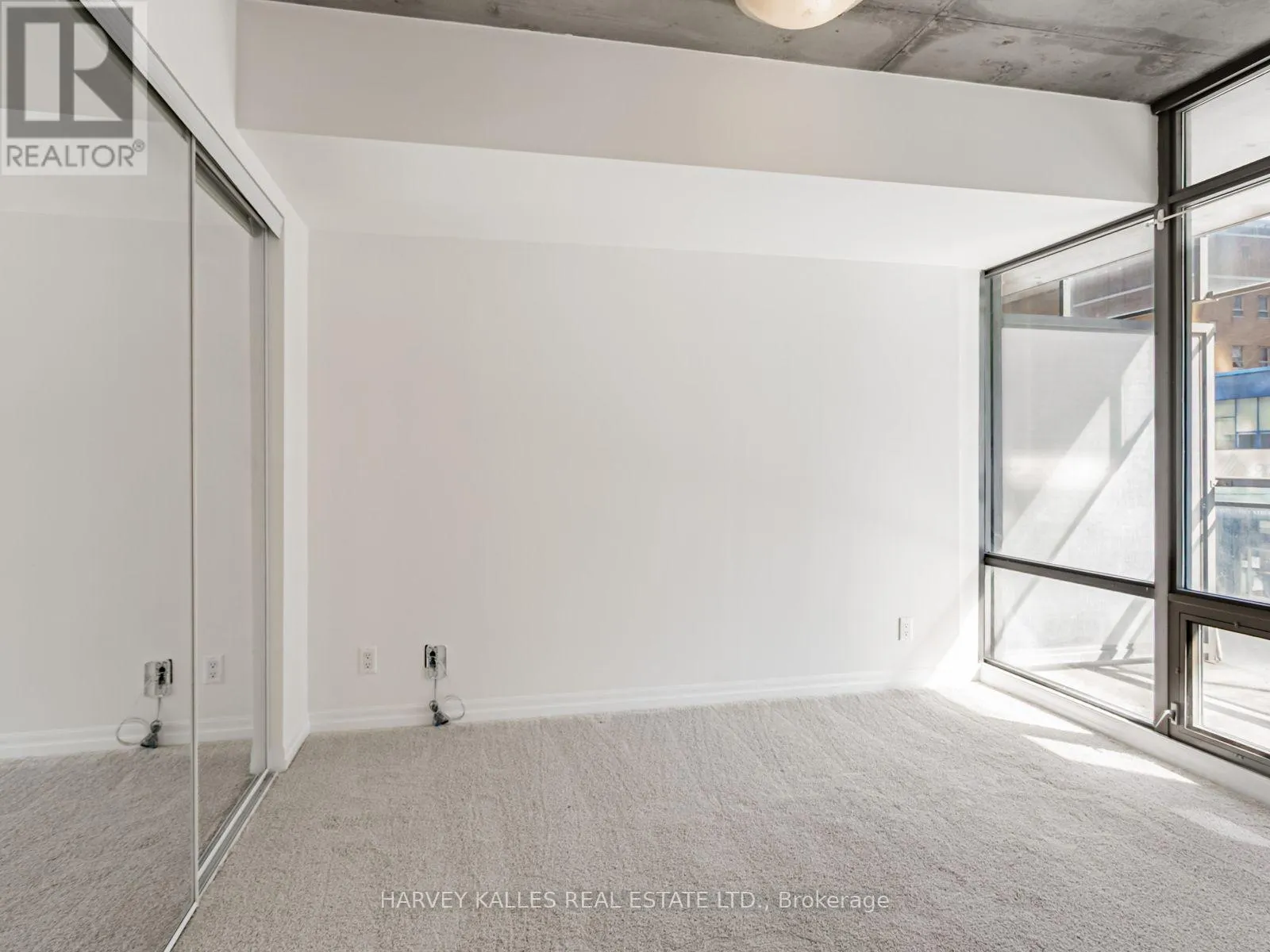 202 - 22 WELLESLEY STREET E