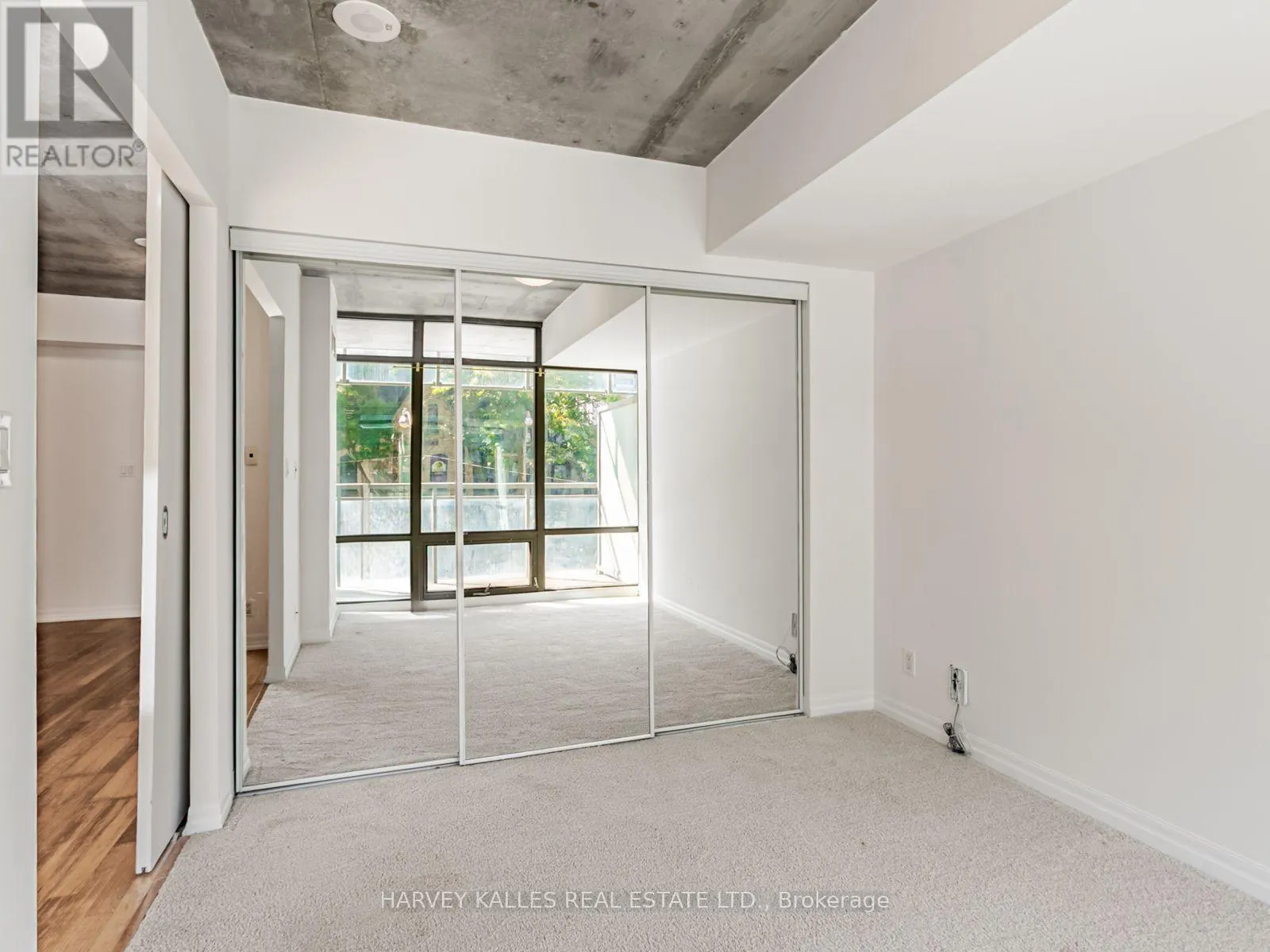 202 - 22 WELLESLEY STREET E