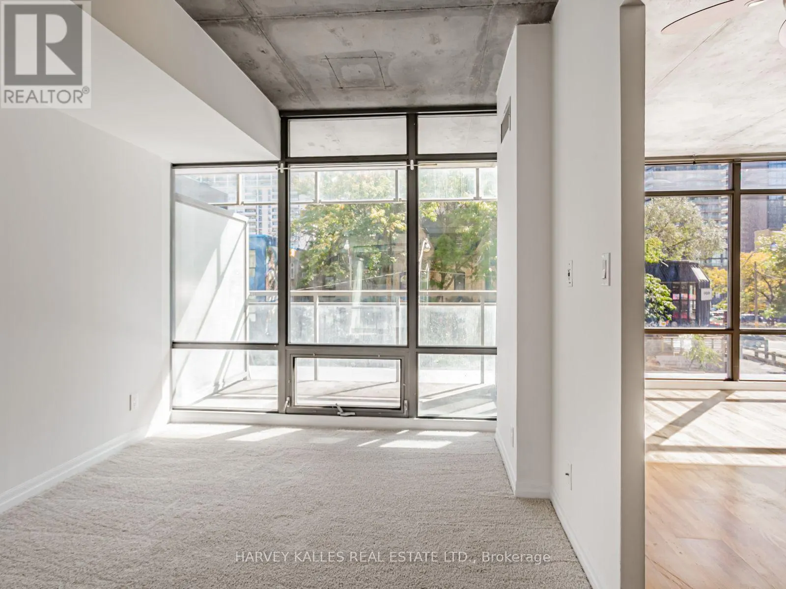 202 - 22 WELLESLEY STREET E