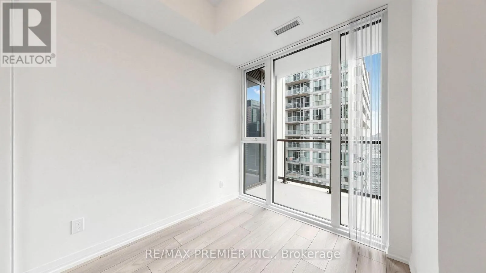 400 KING STREET W