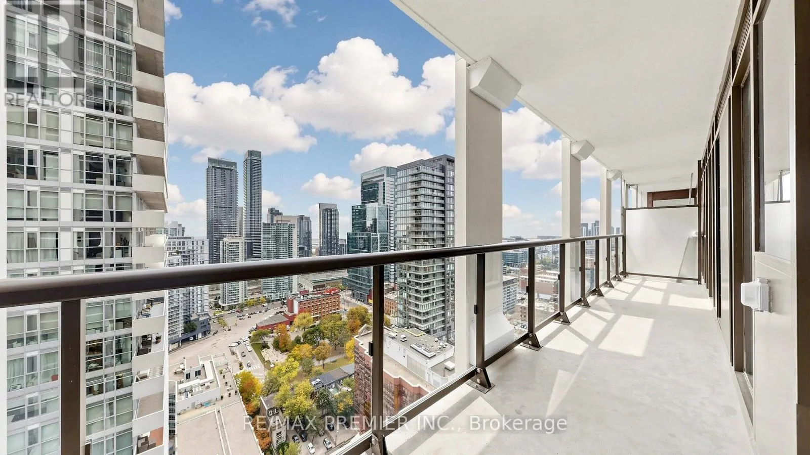 400 KING STREET W
