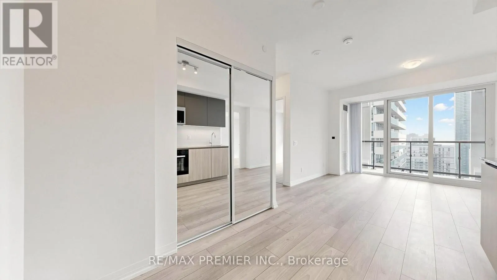 400 KING STREET W