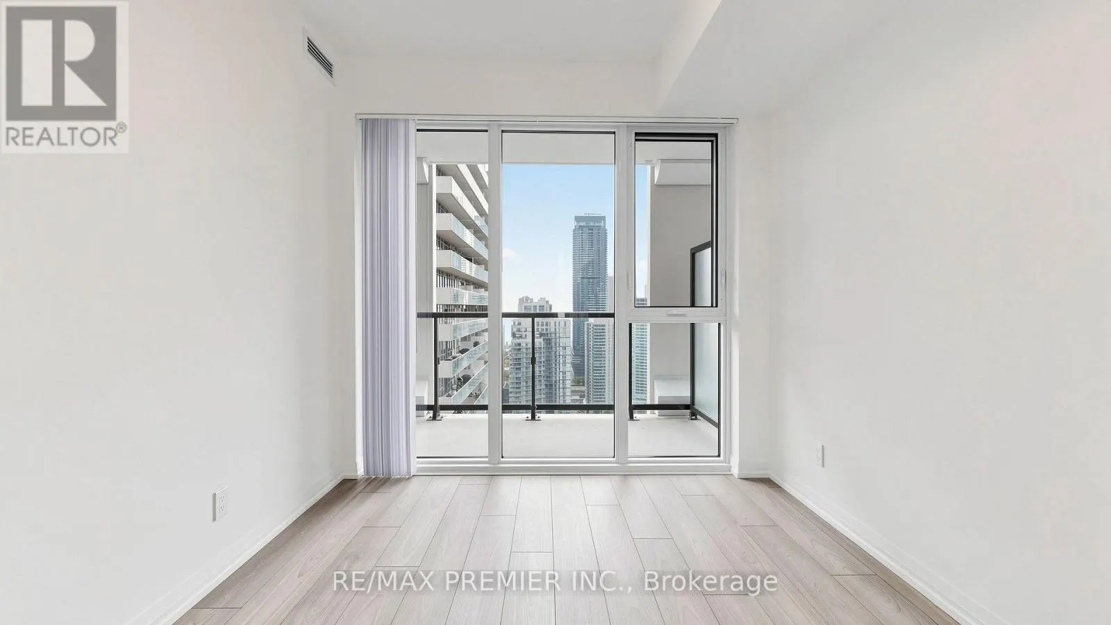 400 KING STREET W