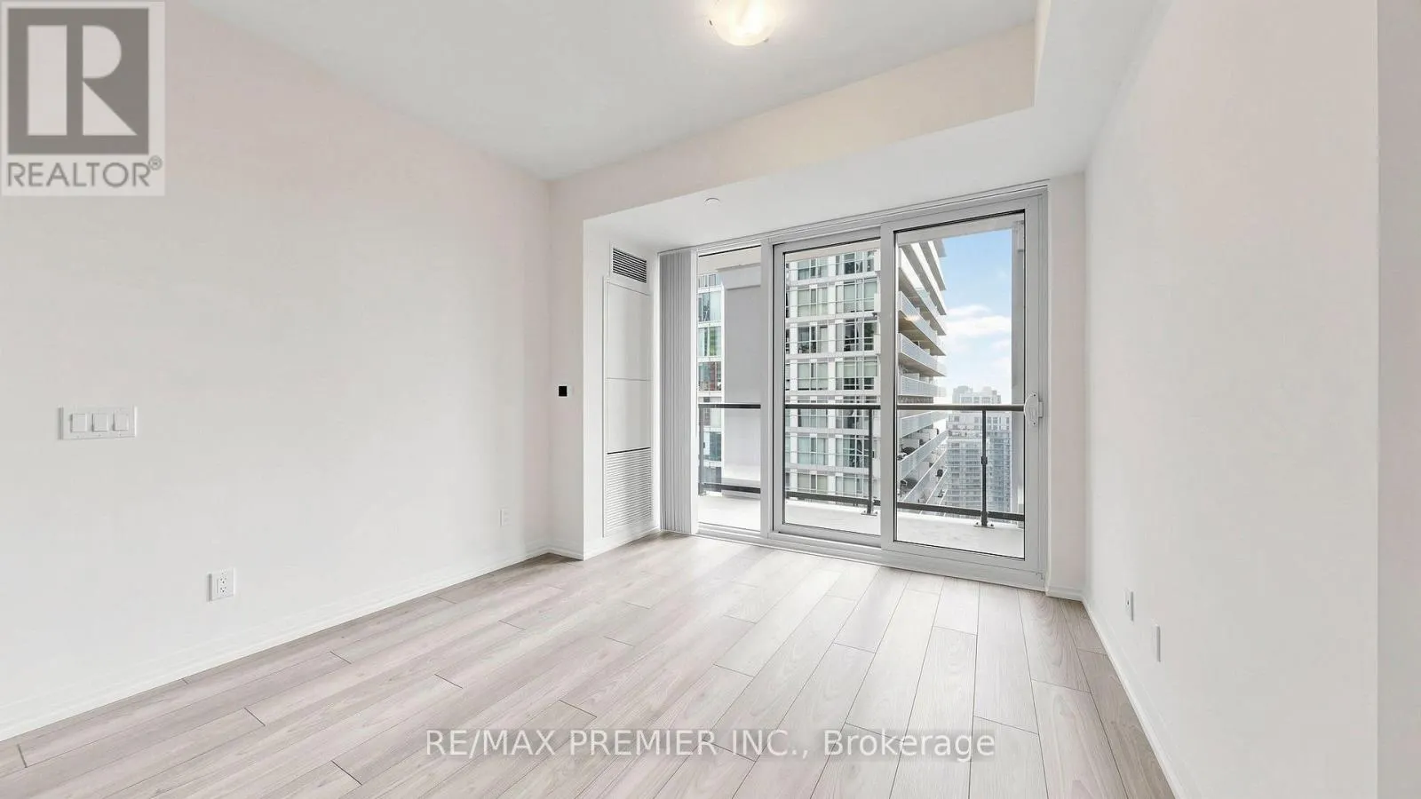 400 KING STREET W