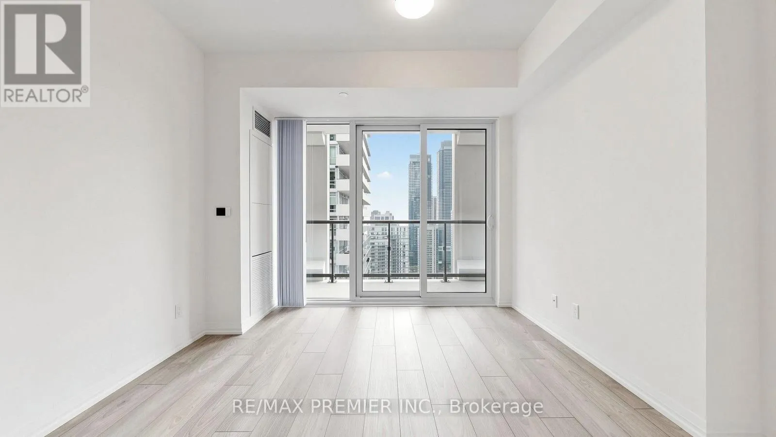 400 KING STREET W