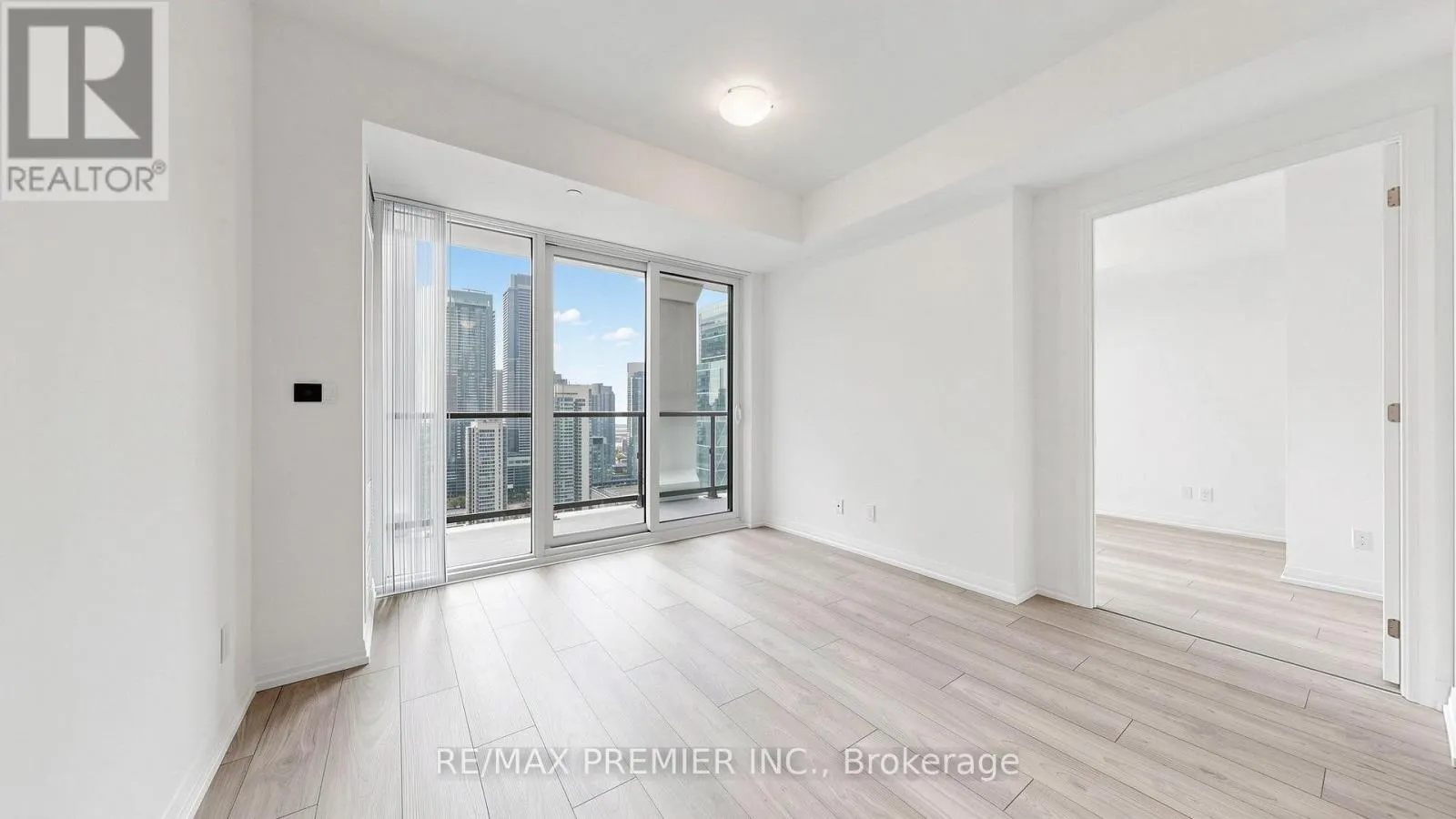 400 KING STREET W