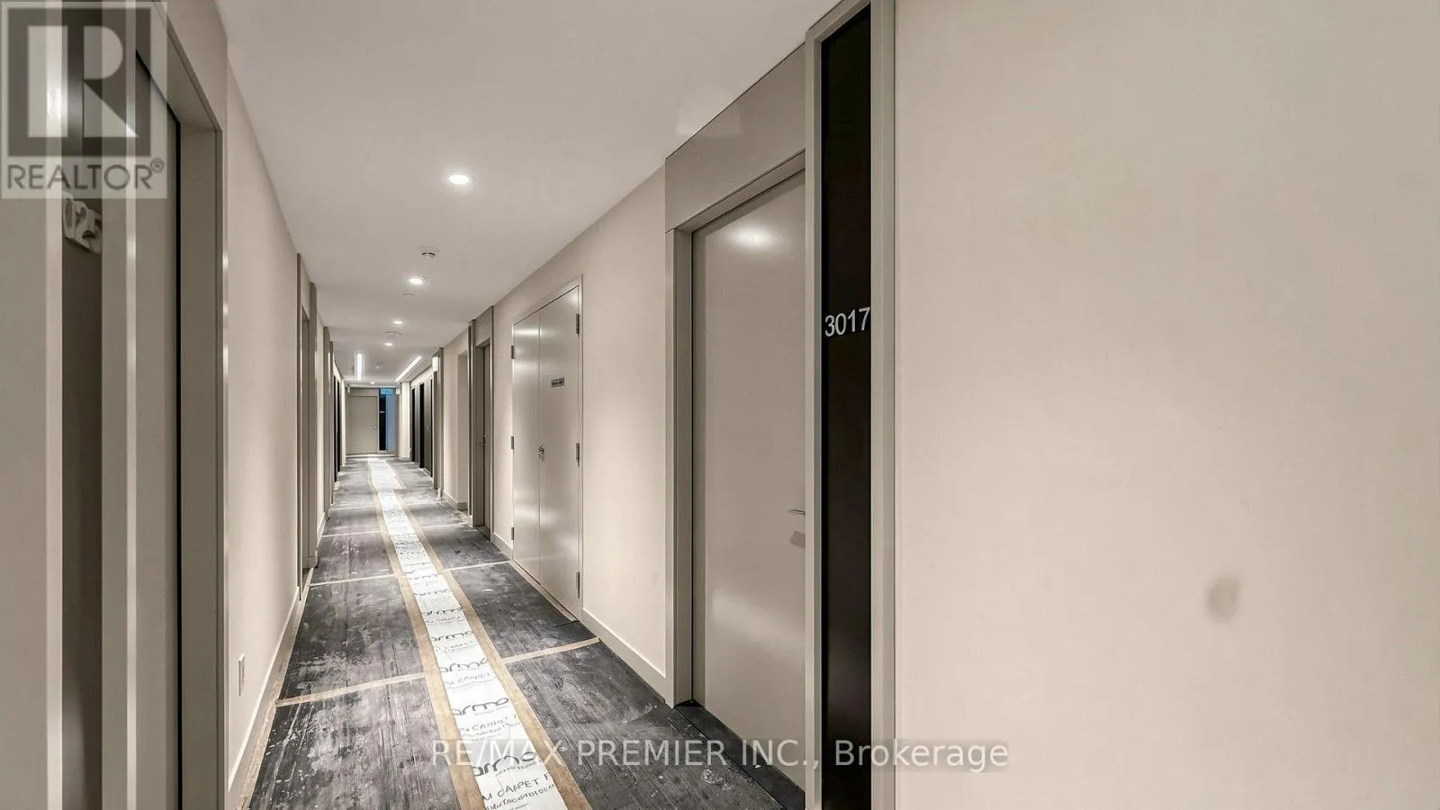 400 KING STREET W