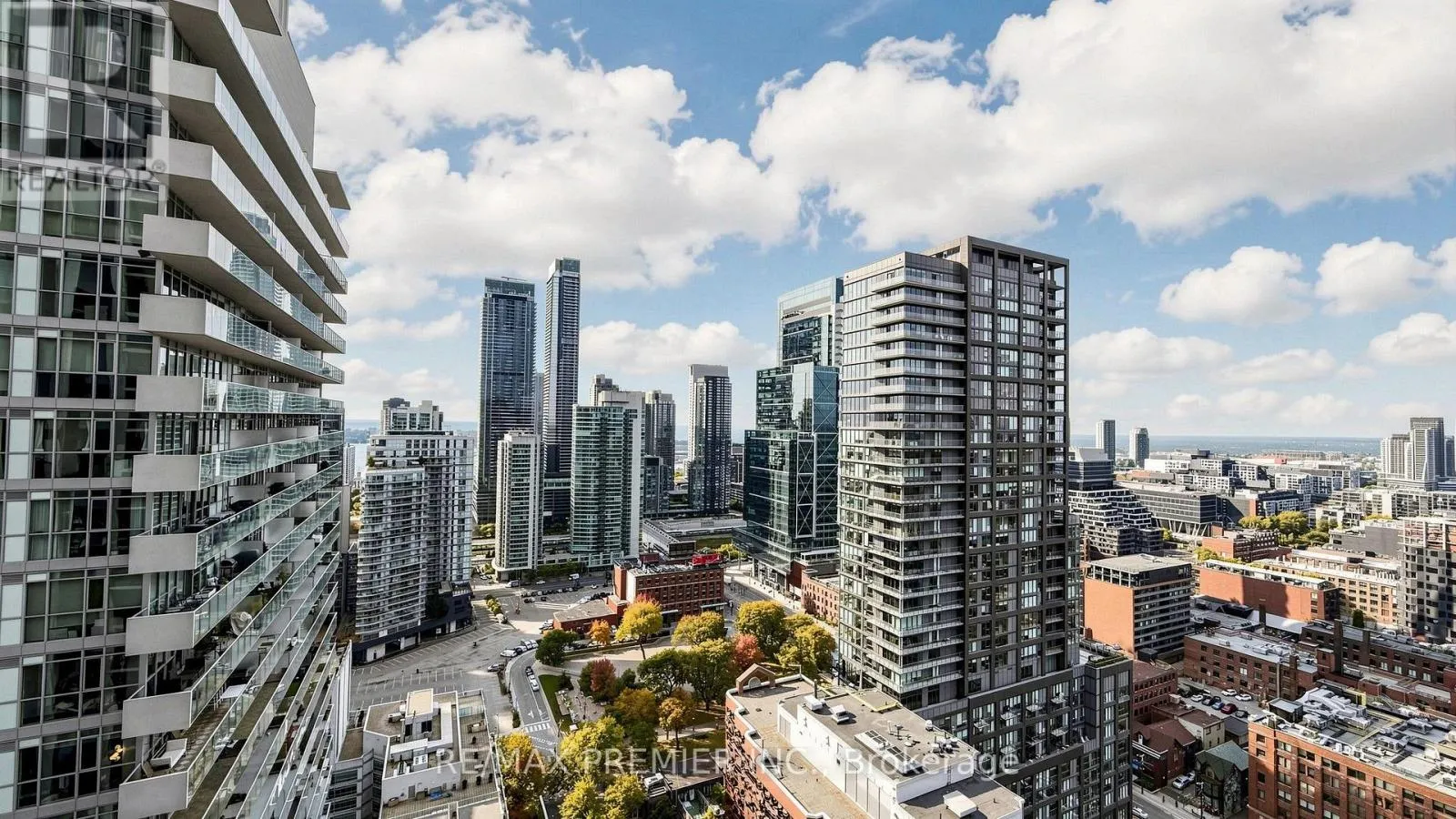 400 KING STREET W