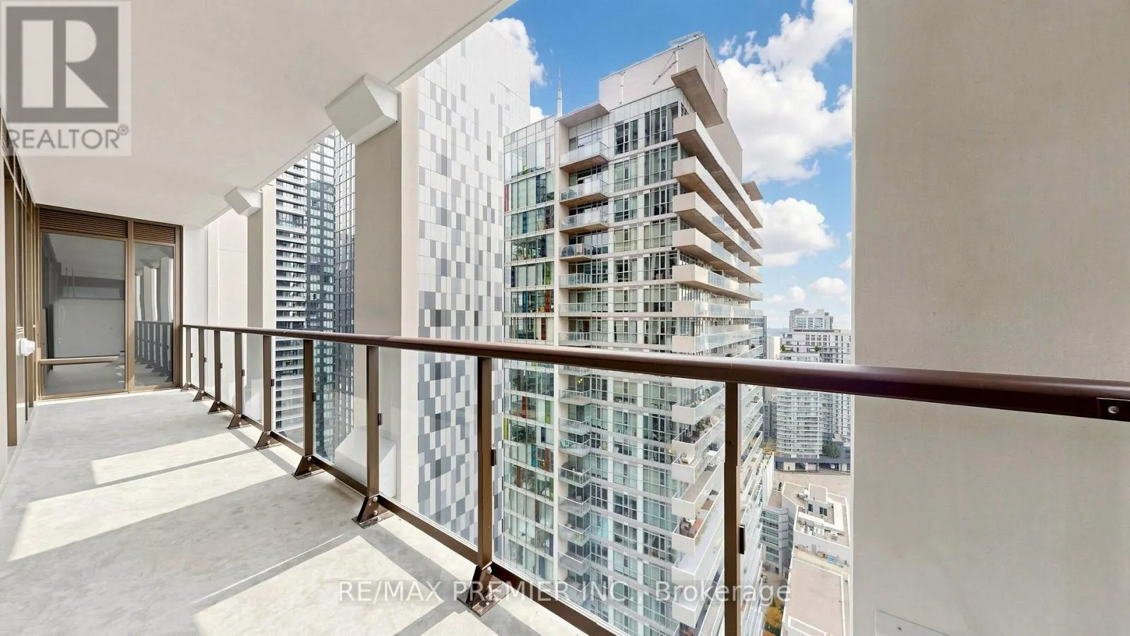 400 KING STREET W