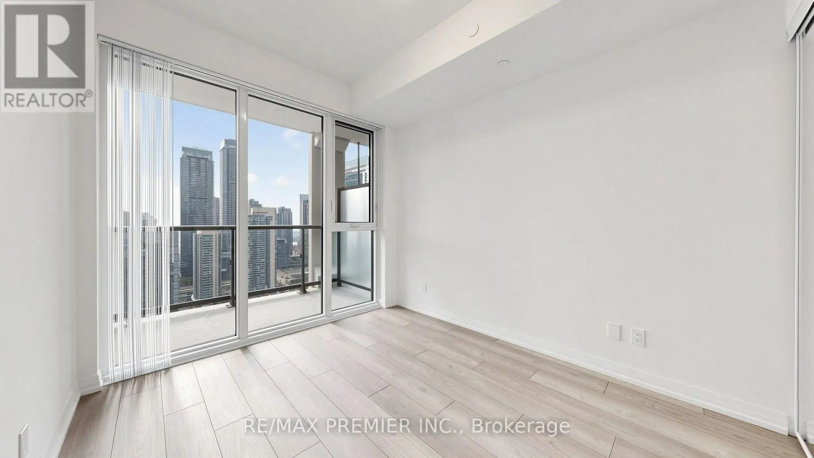 400 KING STREET W